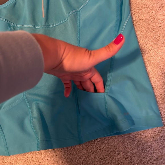 Nike women’s Dri-Fit Turquoise and White Athletic Tank size XL with built in bra - Picture 5 of 8